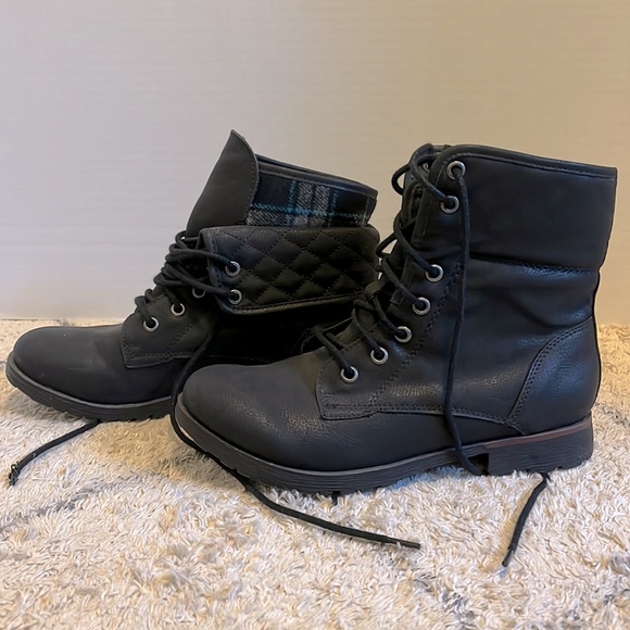 Black Womens Size 7 lace up Boots - Picture 2 of 5